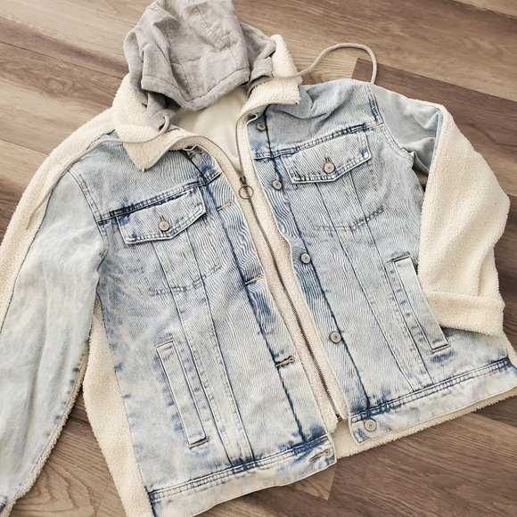 Light Blue Jean Jacket with Cream Lining - Picture 8 of 10